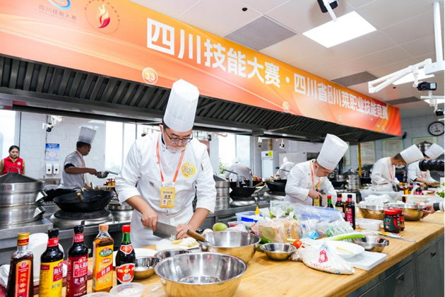 1764205254249987.png 四川省第一屆川菜職業(yè)技能競賽決賽現(xiàn)場(chǎng).png